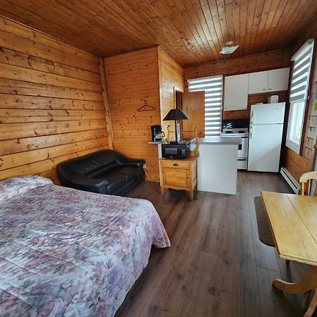 Motel Et Chalets Bo-Fleuve Evangeline Saint-Siméon Zewnętrze zdjęcie