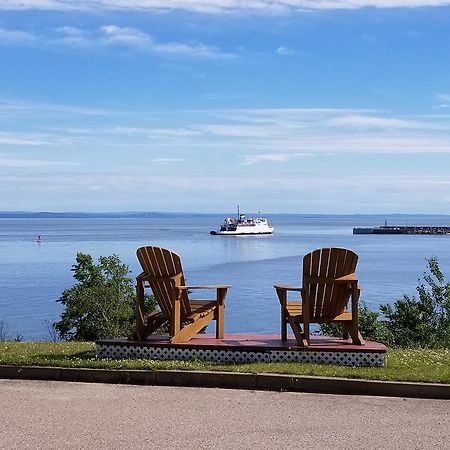 Motel Et Chalets Bo-Fleuve Evangeline Saint-Siméon Zewnętrze zdjęcie