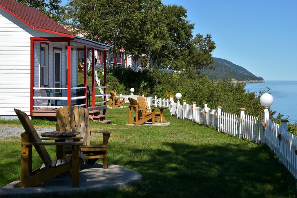 Motel Et Chalets Bo-Fleuve Evangeline Saint-Siméon Zewnętrze zdjęcie