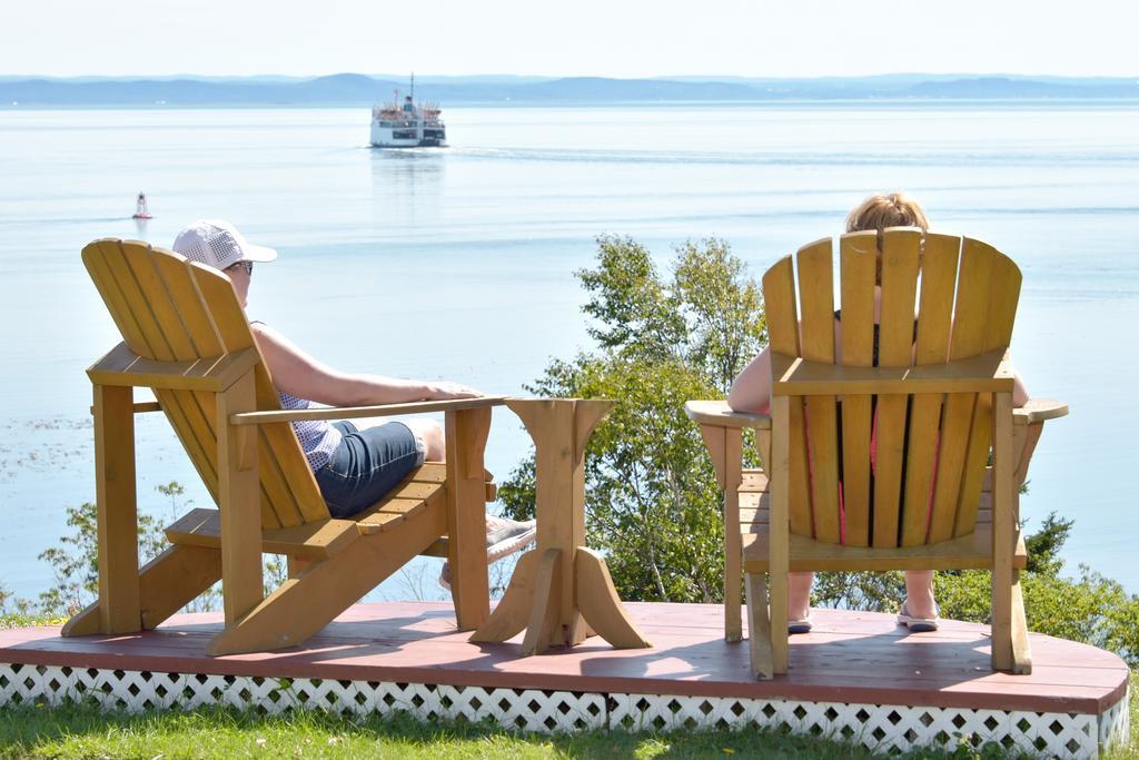 Motel Et Chalets Bo-Fleuve Evangeline Saint-Siméon Zewnętrze zdjęcie