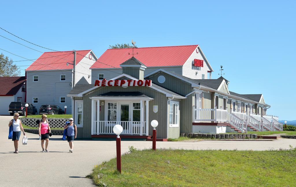 Motel Et Chalets Bo-Fleuve Evangeline Saint-Siméon Zewnętrze zdjęcie
