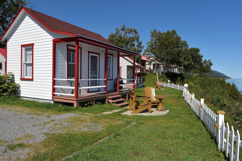 Motel Et Chalets Bo-Fleuve Evangeline Saint-Siméon Zewnętrze zdjęcie