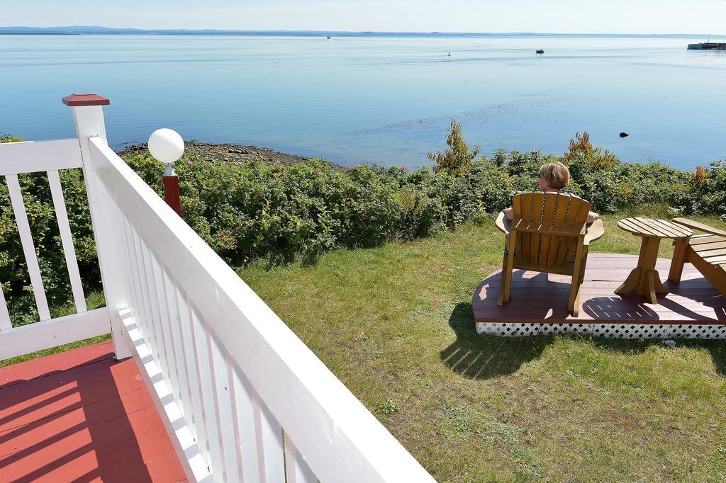 Motel Et Chalets Bo-Fleuve Evangeline Saint-Siméon Zewnętrze zdjęcie
