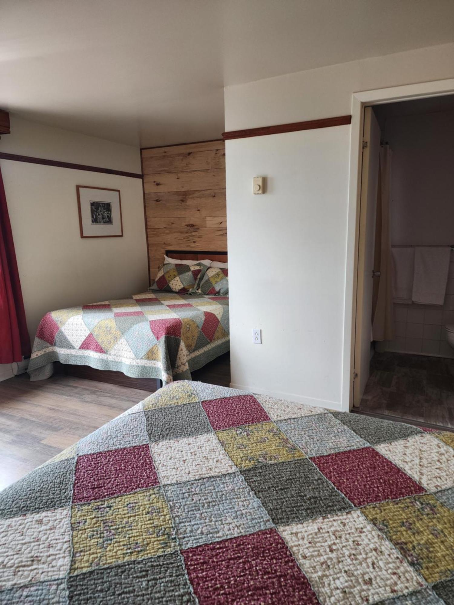 Motel Et Chalets Bo-Fleuve Evangeline Saint-Siméon Zewnętrze zdjęcie