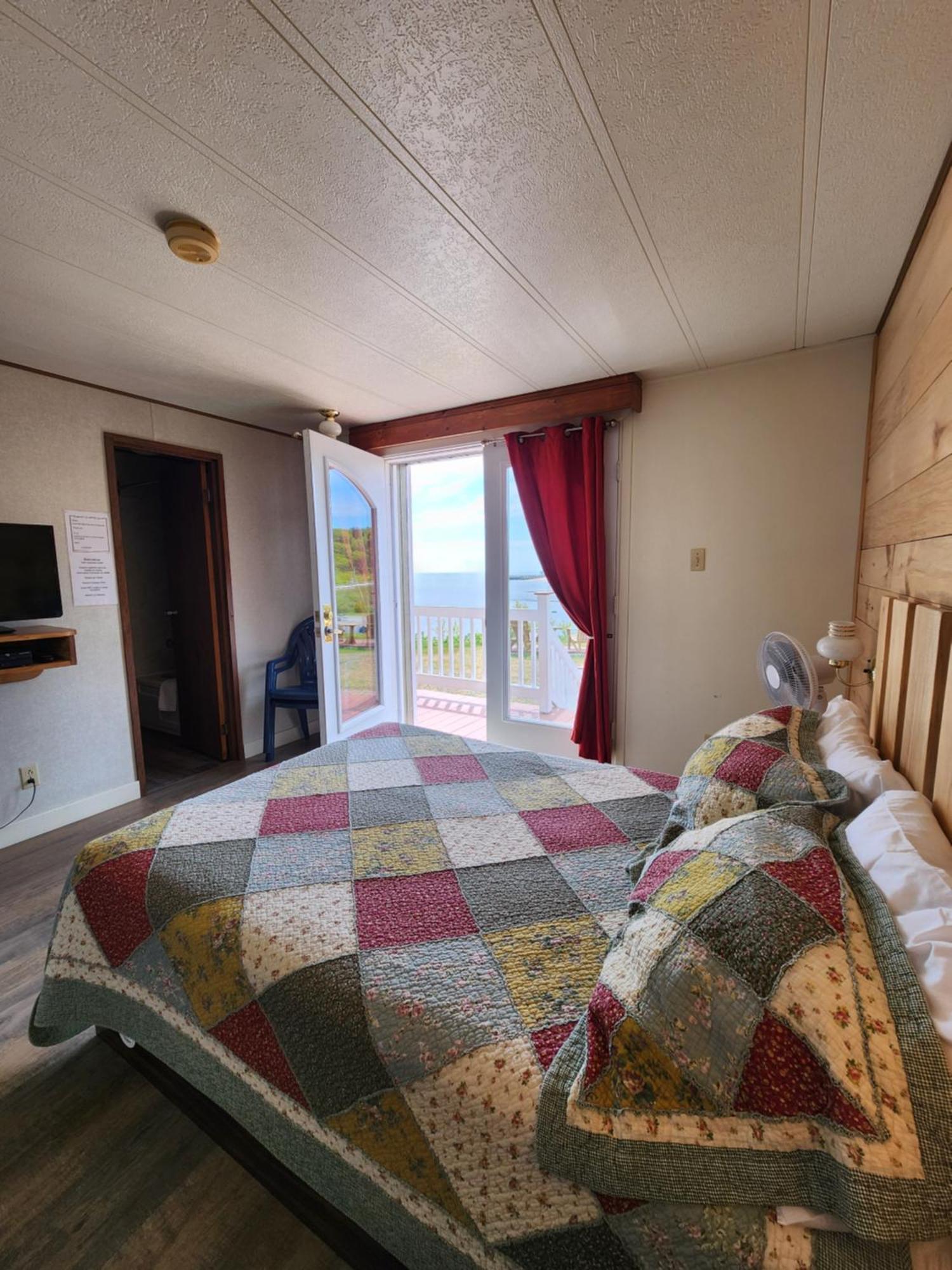 Motel Et Chalets Bo-Fleuve Evangeline Saint-Siméon Zewnętrze zdjęcie