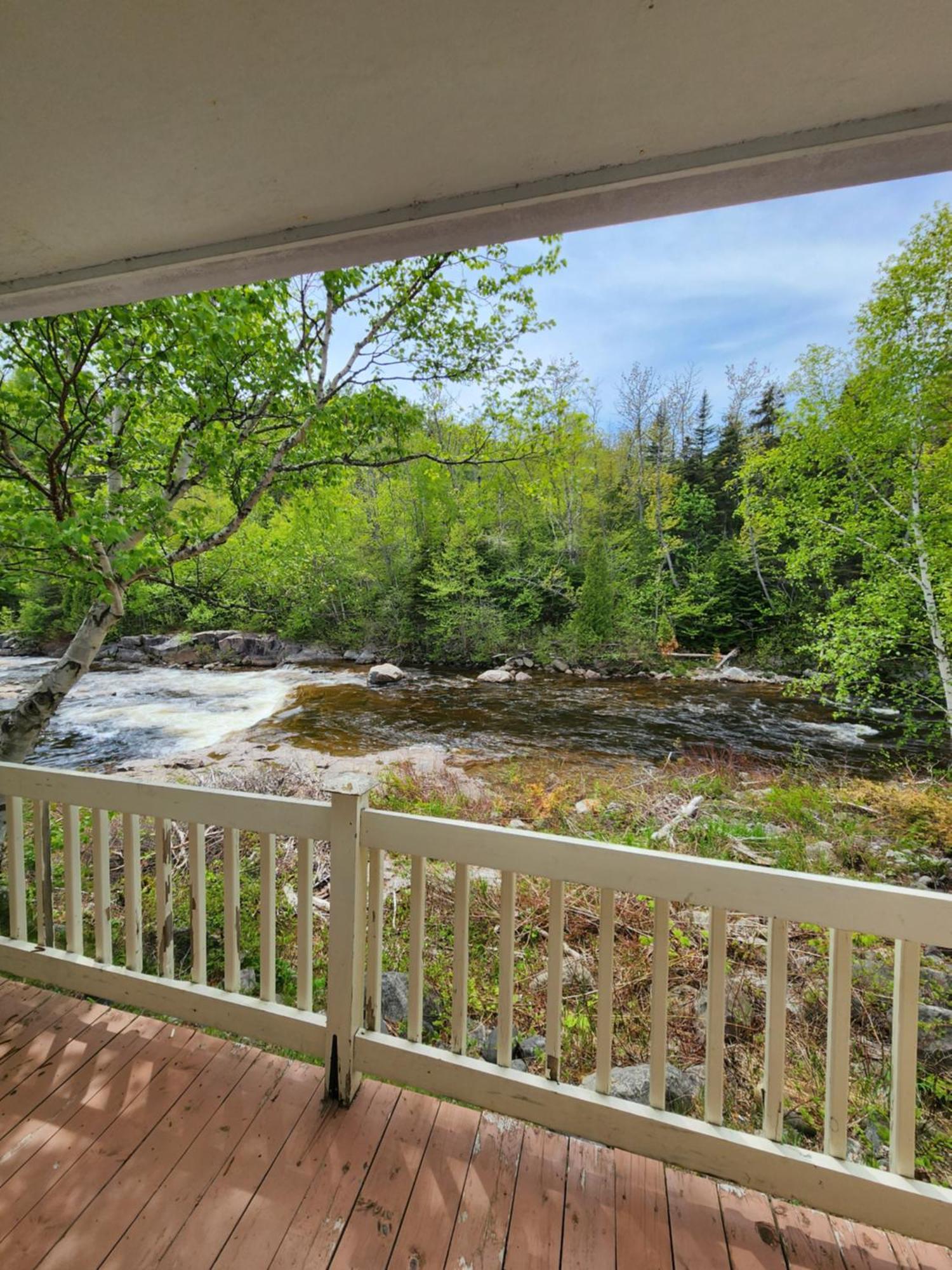 Motel Et Chalets Bo-Fleuve Evangeline Saint-Siméon Zewnętrze zdjęcie
