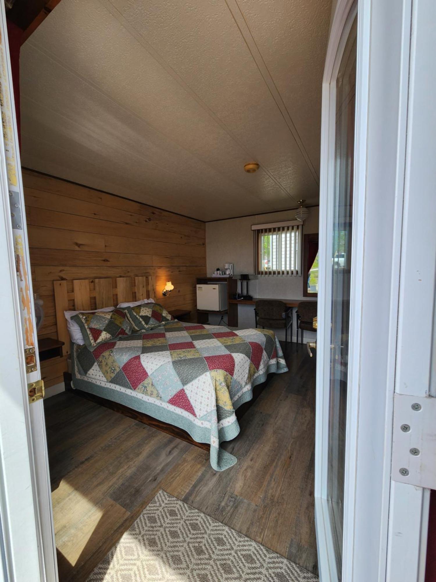 Motel Et Chalets Bo-Fleuve Evangeline Saint-Siméon Zewnętrze zdjęcie