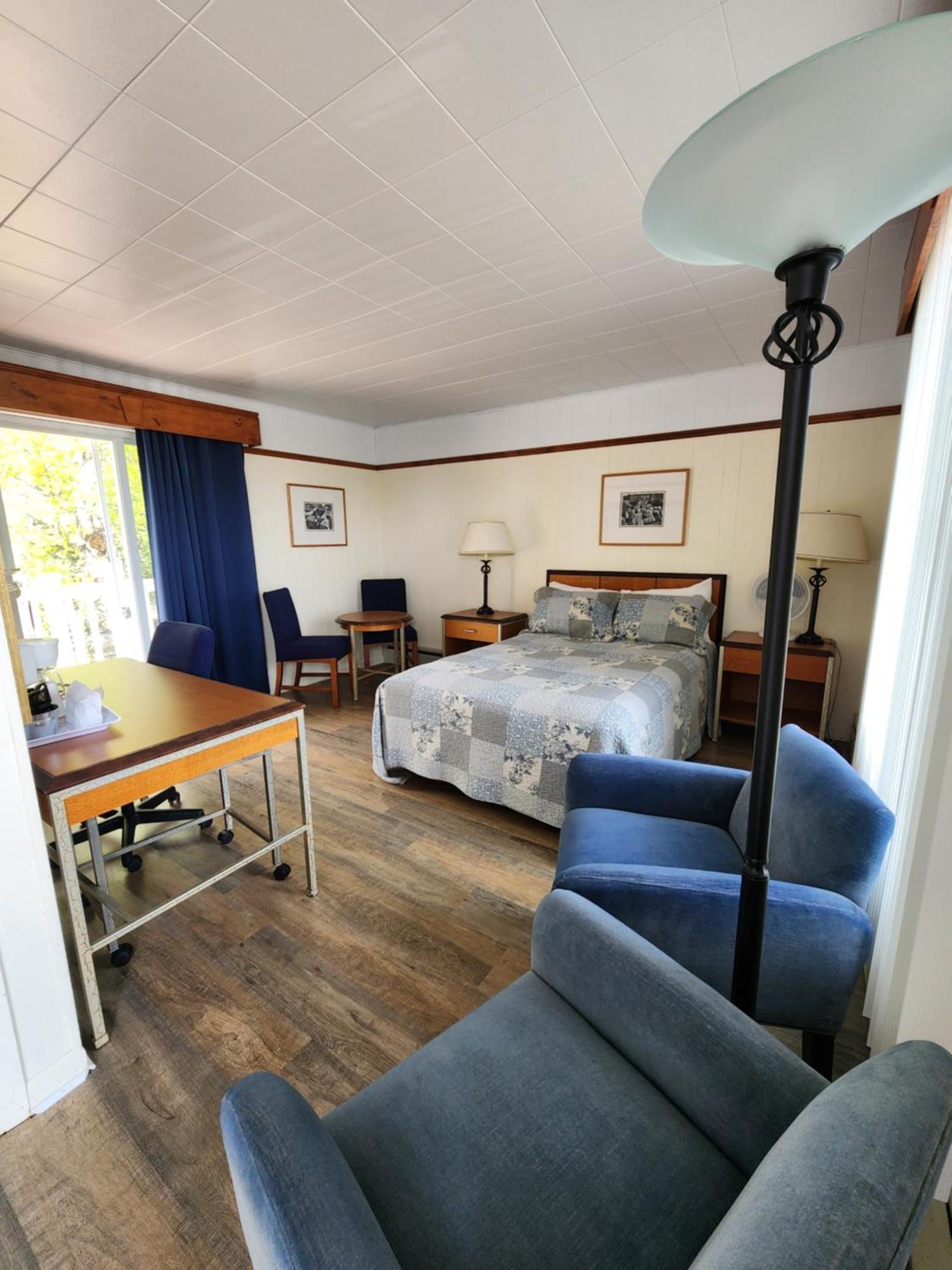 Motel Et Chalets Bo-Fleuve Evangeline Saint-Siméon Zewnętrze zdjęcie