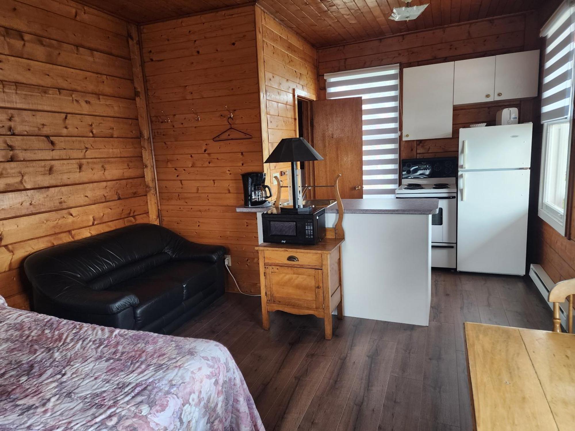 Motel Et Chalets Bo-Fleuve Evangeline Saint-Siméon Zewnętrze zdjęcie