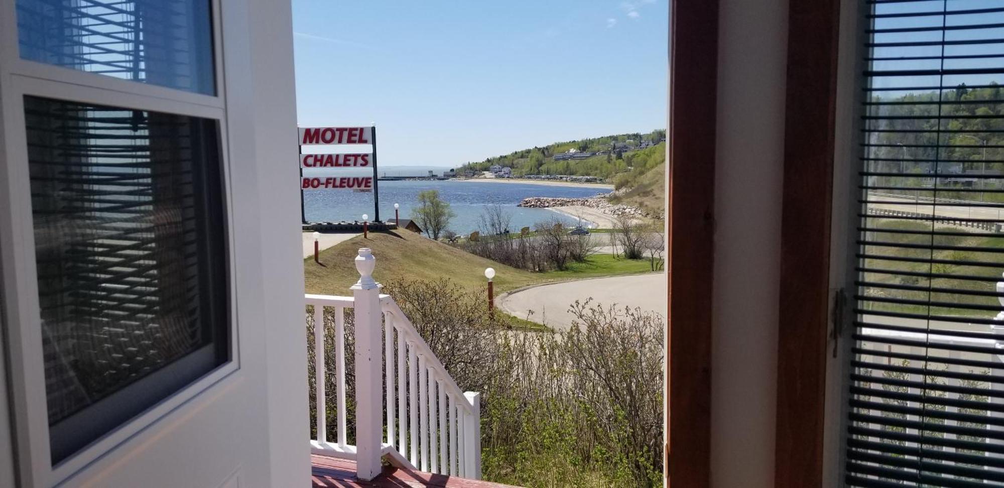 Motel Et Chalets Bo-Fleuve Evangeline Saint-Siméon Zewnętrze zdjęcie