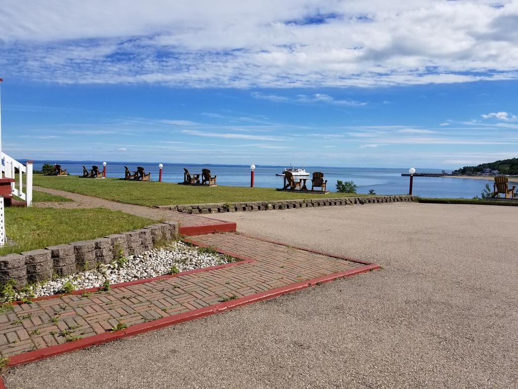 Motel Et Chalets Bo-Fleuve Evangeline Saint-Siméon Zewnętrze zdjęcie