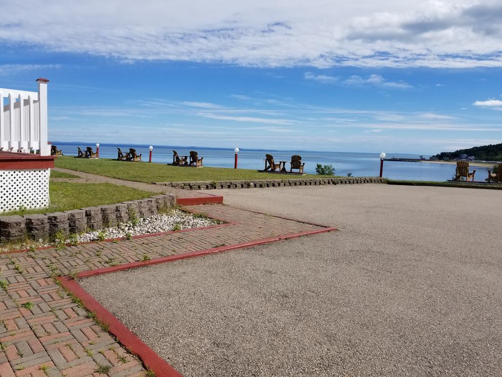 Motel Et Chalets Bo-Fleuve Evangeline Saint-Siméon Zewnętrze zdjęcie