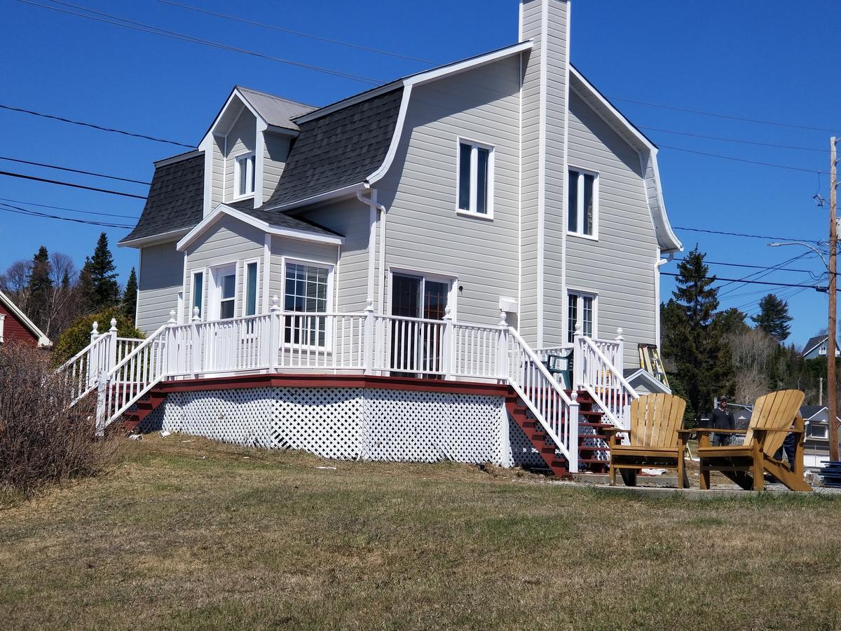 Motel Et Chalets Bo-Fleuve Evangeline Saint-Siméon Zewnętrze zdjęcie
